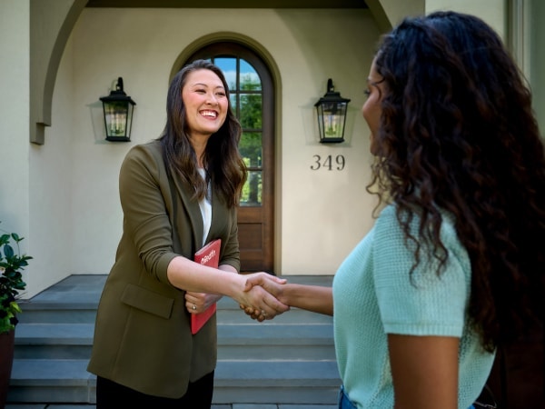 Zillow Agent a customers talking
